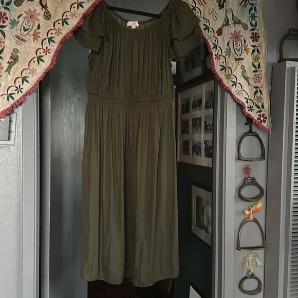 L LOFT Olive Green Midi Dress. Satin feel w flutter ruffle sleeves Elastic waist - Picture 2 of 9